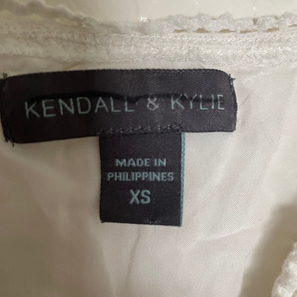 Lace Kendall and Kylie dress - Picture 12 of 12